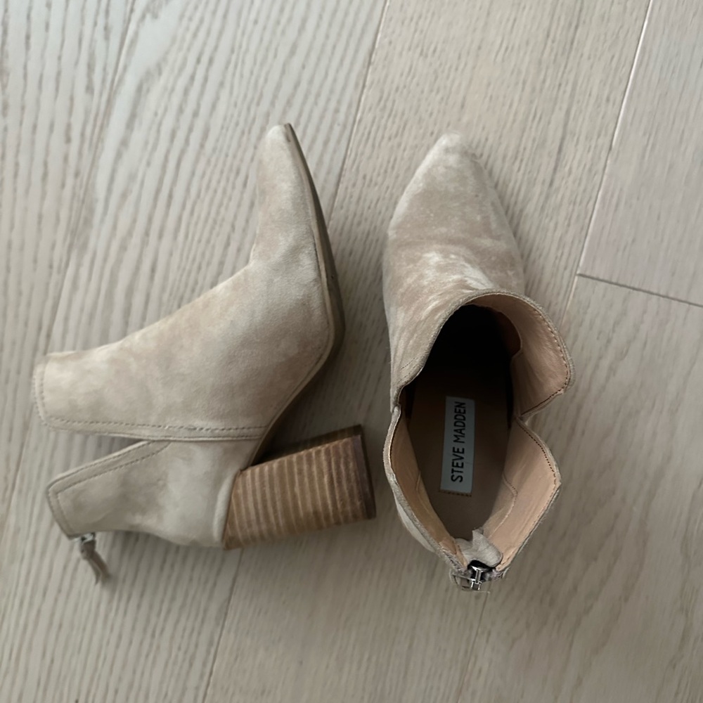 Steve Madden Women's Beige Ankle Booties suede